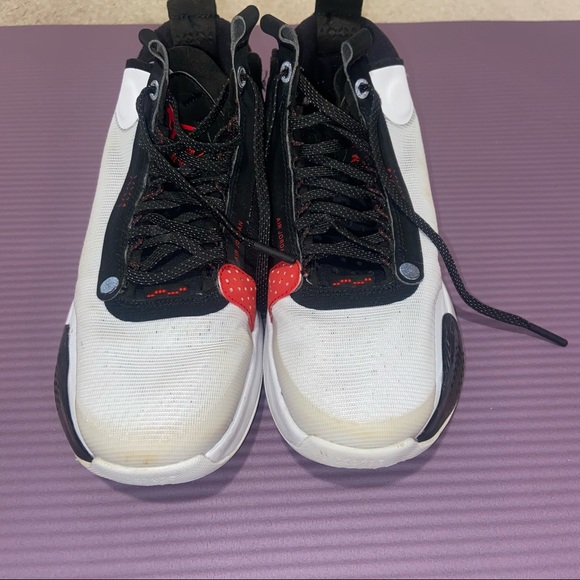 Nike Youth Air Jordan XXXIV GS White Black Red Size 5Y BQ3384 100 - Picture 2 of 16